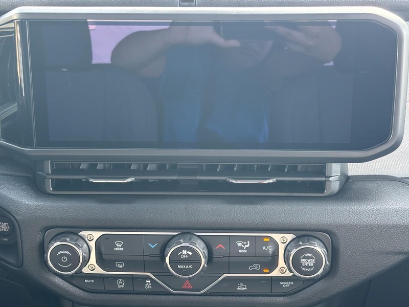 Jeep Gladiator Vehicle Full-screen Gallery Image 08