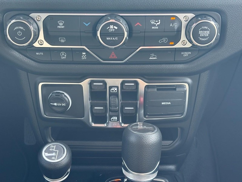 Jeep Gladiator Vehicle Full-screen Gallery Image 09