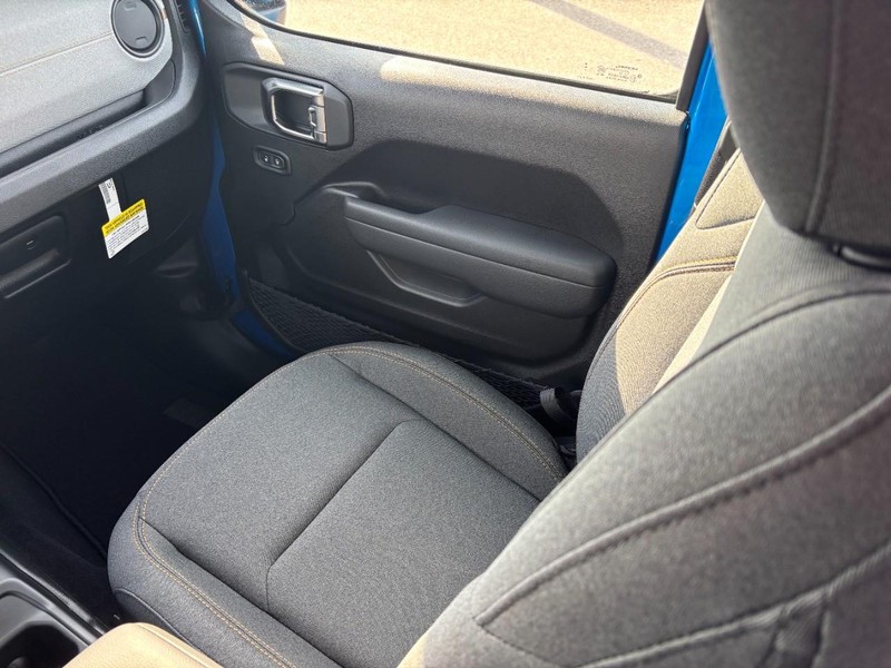 Jeep Gladiator Vehicle Full-screen Gallery Image 10