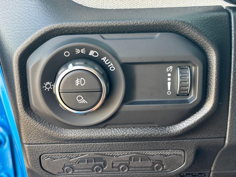 Jeep Gladiator Vehicle Full-screen Gallery Image 11