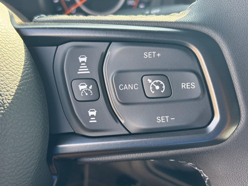 Jeep Gladiator Vehicle Full-screen Gallery Image 13