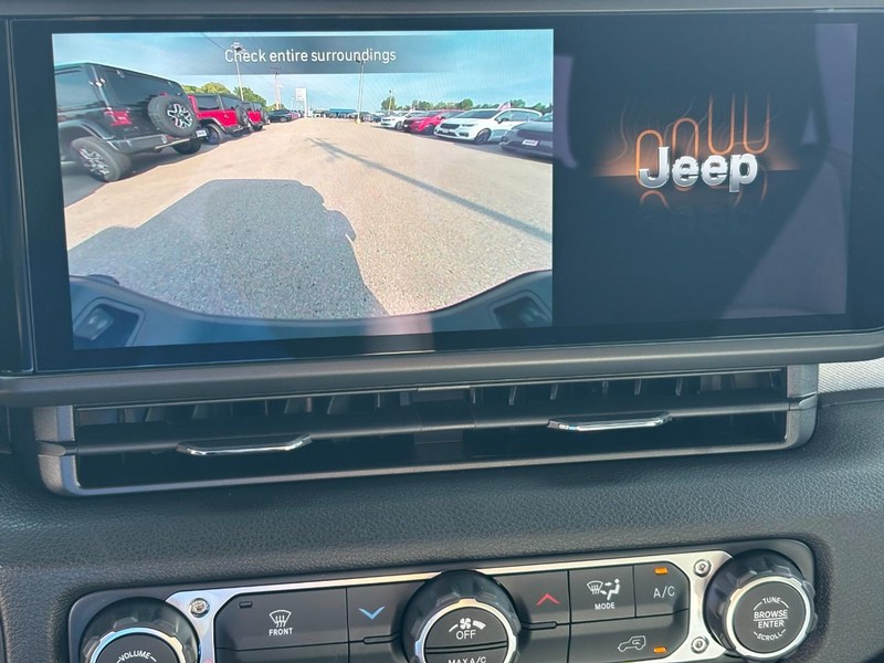 Jeep Gladiator Vehicle Full-screen Gallery Image 16