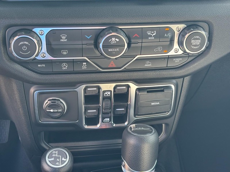 Jeep Gladiator Vehicle Full-screen Gallery Image 17