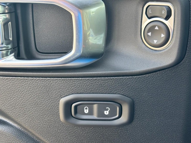 Jeep Gladiator Vehicle Full-screen Gallery Image 18