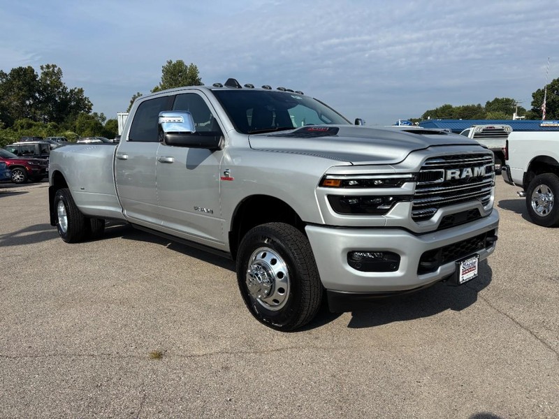 Ram 3500 Vehicle Full-screen Gallery Image 02