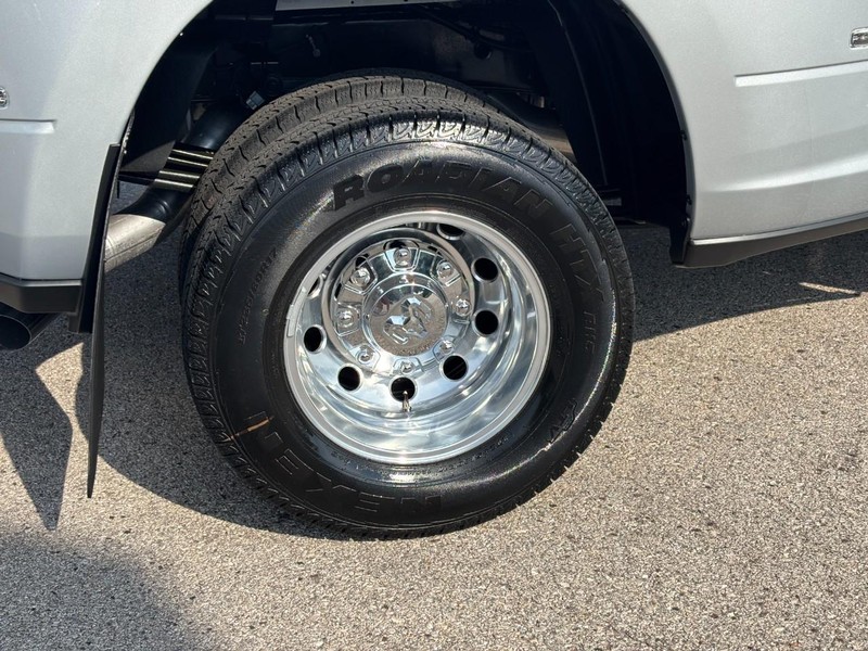 Ram 3500 Vehicle Full-screen Gallery Image 04