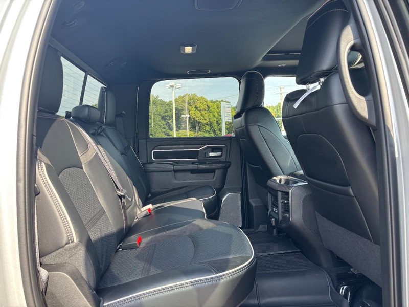 Ram 3500 Vehicle Full-screen Gallery Image 05