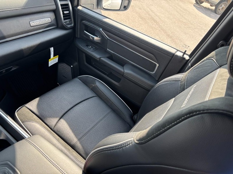 Ram 3500 Vehicle Full-screen Gallery Image 09