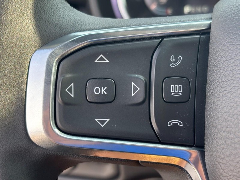 Ram 3500 Vehicle Full-screen Gallery Image 11