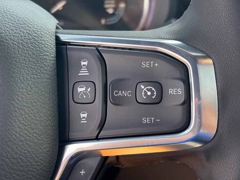 Ram 3500 Vehicle Full-screen Gallery Image 12