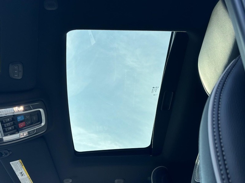 Ram 3500 Vehicle Full-screen Gallery Image 22