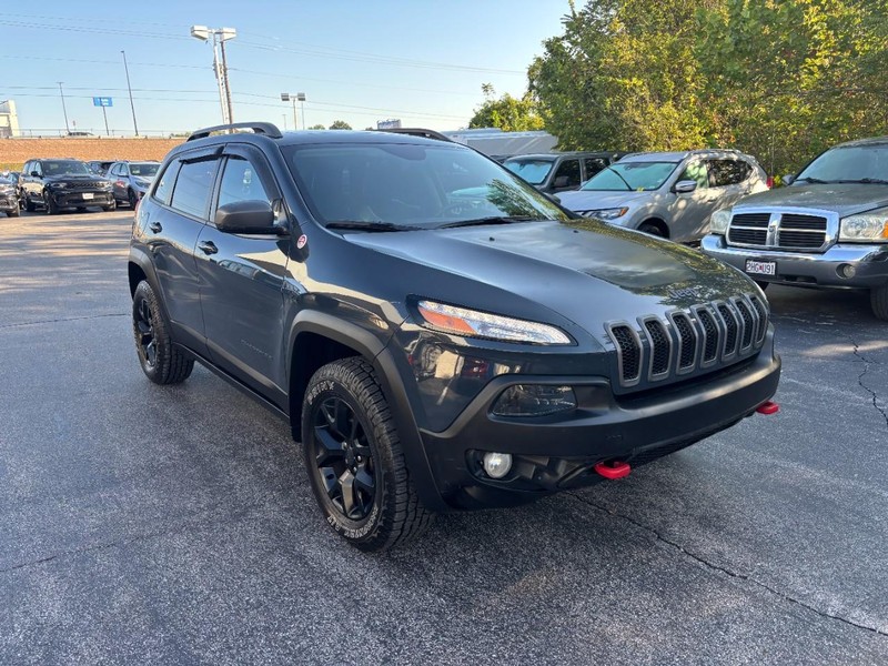 Jeep Cherokee Vehicle Full-screen Gallery Image 02