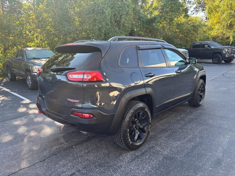 Jeep Cherokee Vehicle Full-screen Gallery Image 03