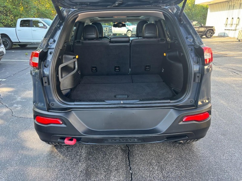 Jeep Cherokee Vehicle Full-screen Gallery Image 04