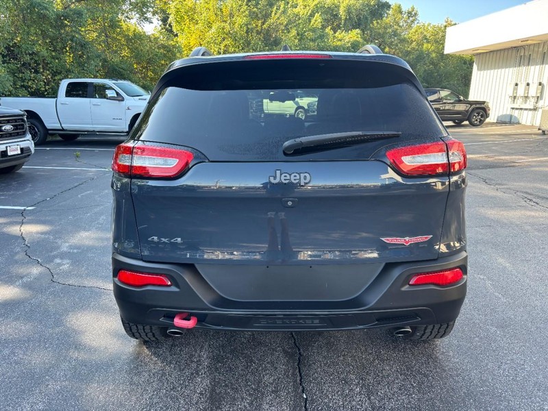 Jeep Cherokee Vehicle Full-screen Gallery Image 05