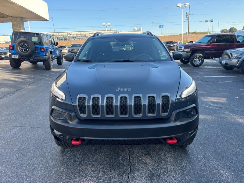 Jeep Cherokee Vehicle Full-screen Gallery Image 09