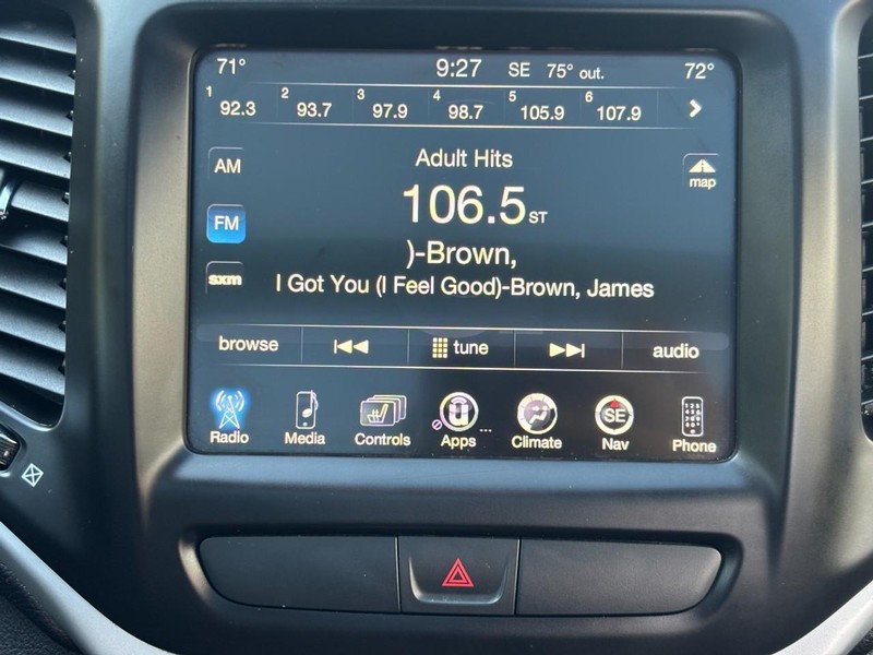 Jeep Cherokee Vehicle Full-screen Gallery Image 13