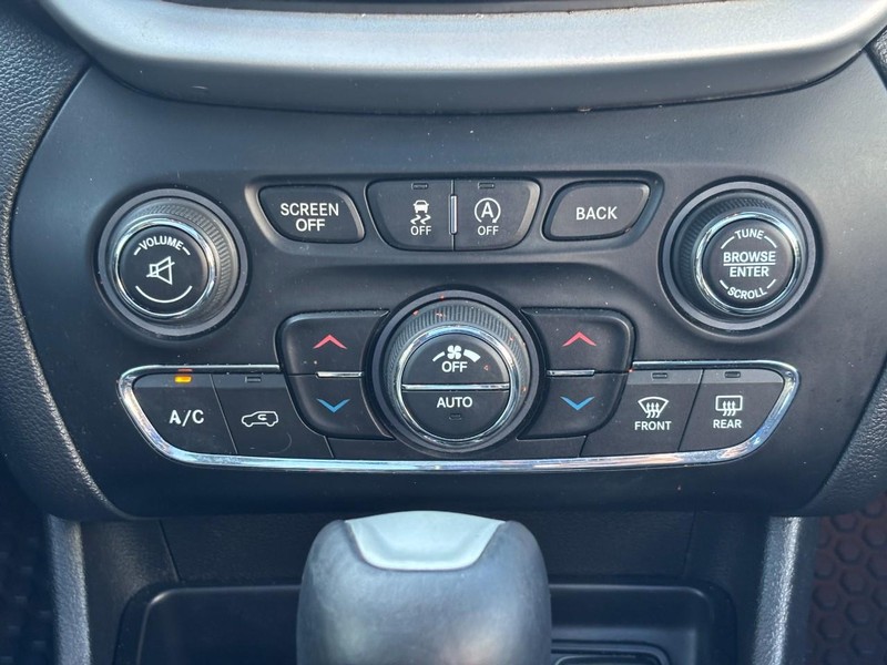 Jeep Cherokee Vehicle Full-screen Gallery Image 14