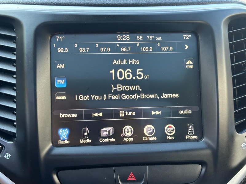 Jeep Cherokee Vehicle Full-screen Gallery Image 20