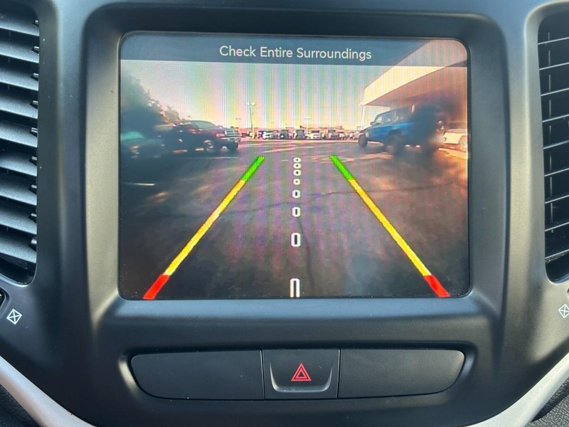 Jeep Cherokee Vehicle Full-screen Gallery Image 21