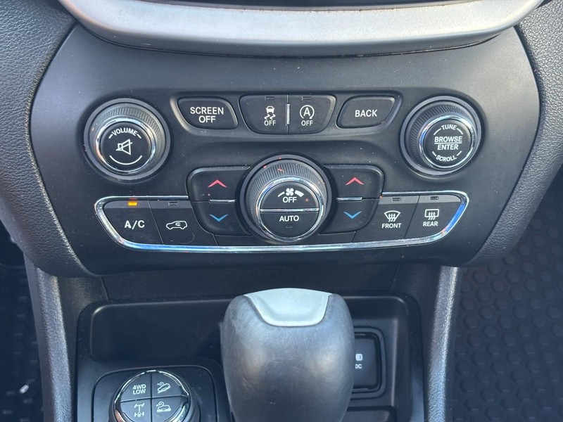 Jeep Cherokee Vehicle Full-screen Gallery Image 23