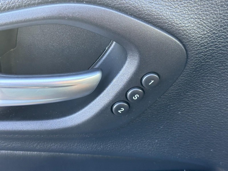 Jeep Cherokee Vehicle Full-screen Gallery Image 25