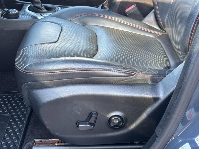 Jeep Cherokee Vehicle Full-screen Gallery Image 26