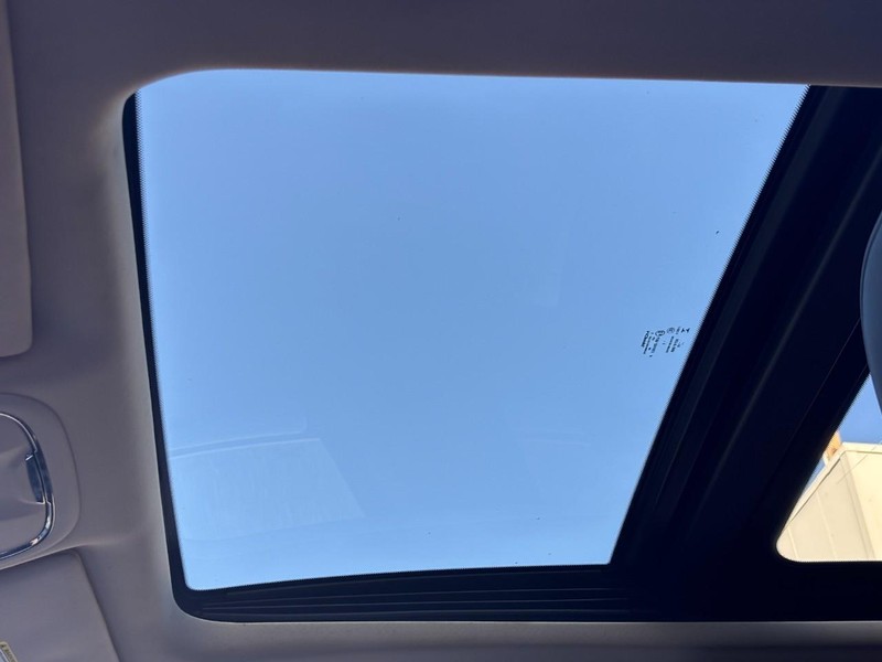 Jeep Cherokee Vehicle Full-screen Gallery Image 27