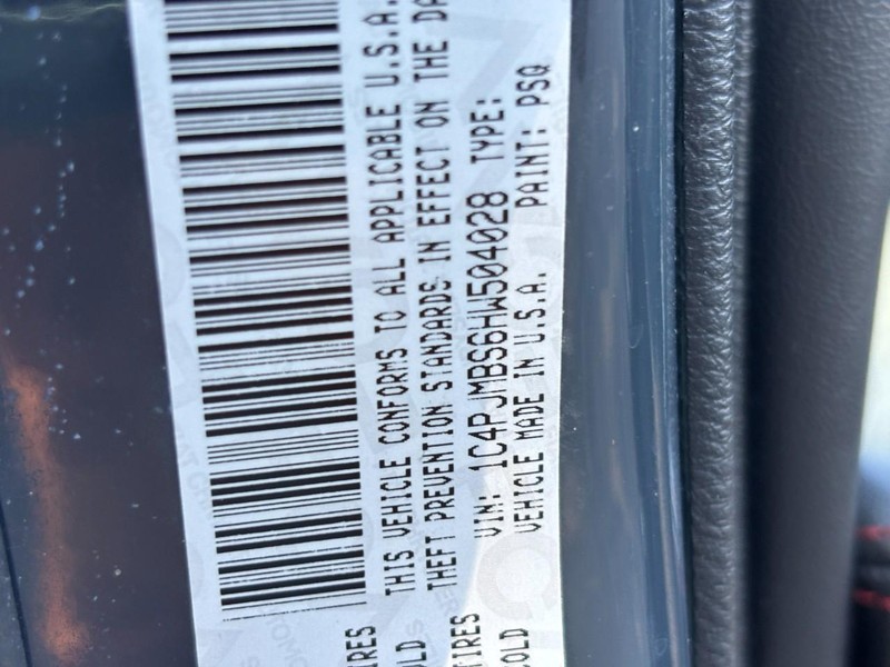 Jeep Cherokee Vehicle Full-screen Gallery Image 28