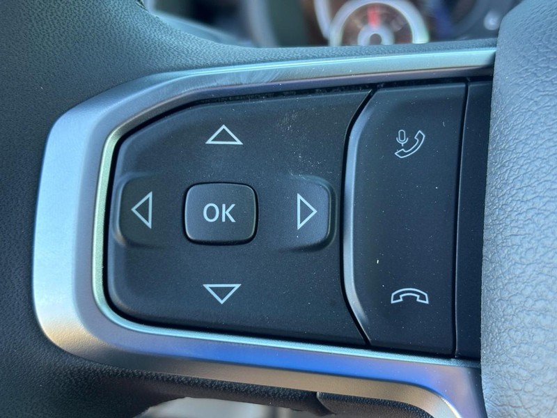 Ram 2500 Vehicle Full-screen Gallery Image 11