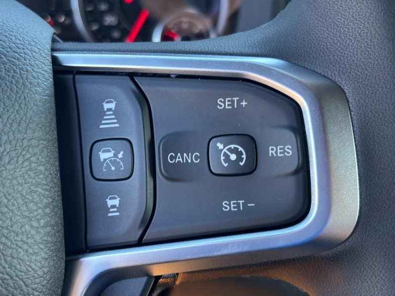 Ram 2500 Vehicle Full-screen Gallery Image 12