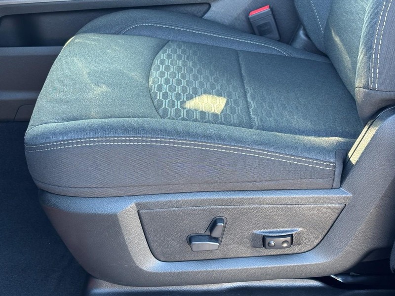 Ram 2500 Vehicle Full-screen Gallery Image 18