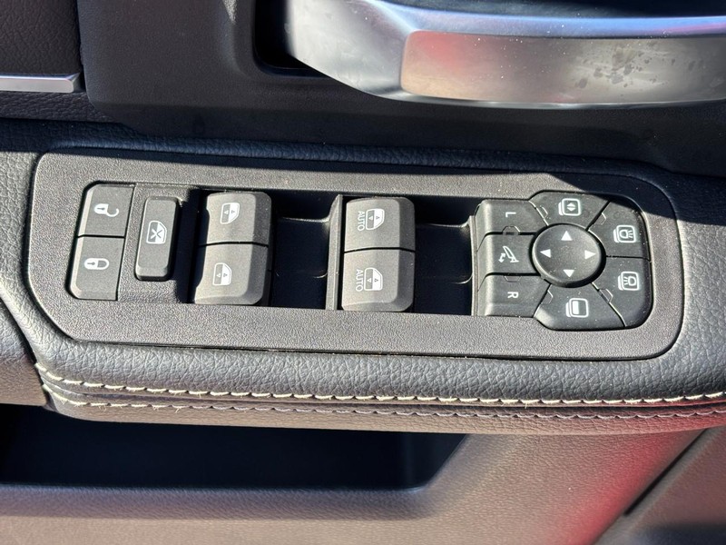 Ram 2500 Vehicle Full-screen Gallery Image 20