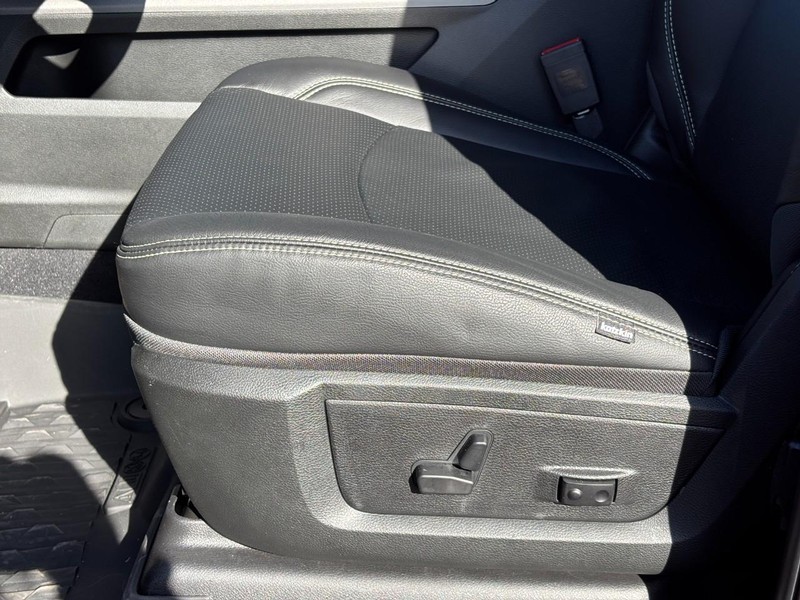 Ram 2500 Vehicle Full-screen Gallery Image 21