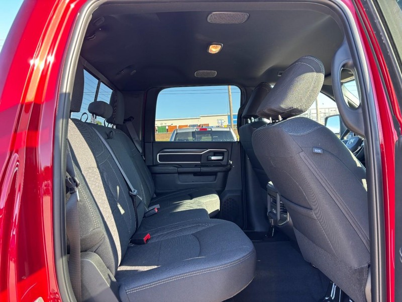 Ram 2500 Vehicle Full-screen Gallery Image 05