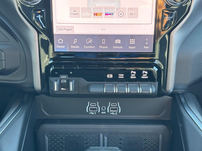 Ram 2500 Vehicle Full-screen Gallery Image 09