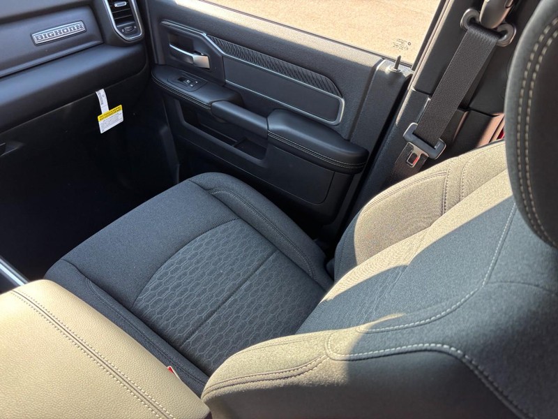 Ram 2500 Vehicle Full-screen Gallery Image 10