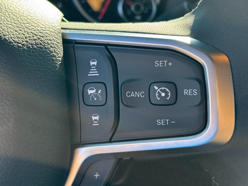 Ram 2500 Vehicle Full-screen Gallery Image 13