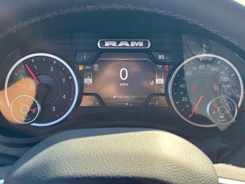 Ram 2500 Vehicle Full-screen Gallery Image 15