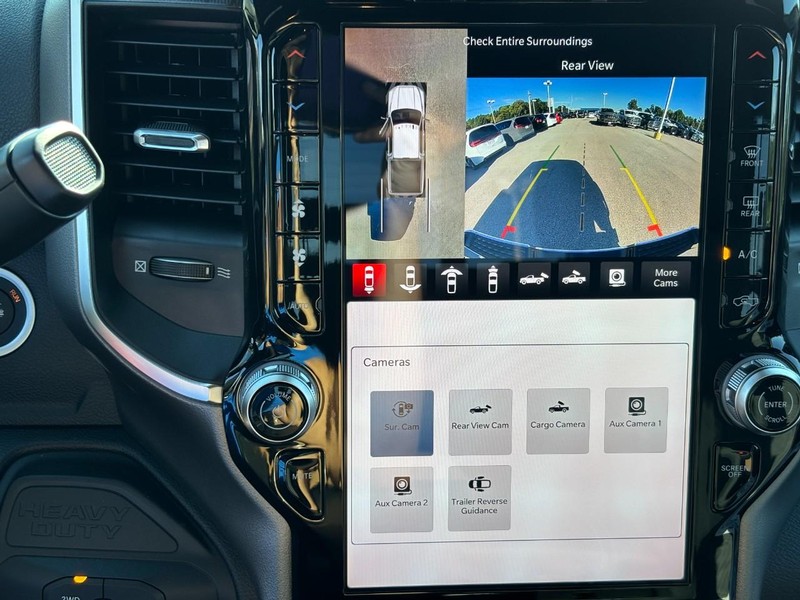 Ram 2500 Vehicle Full-screen Gallery Image 17