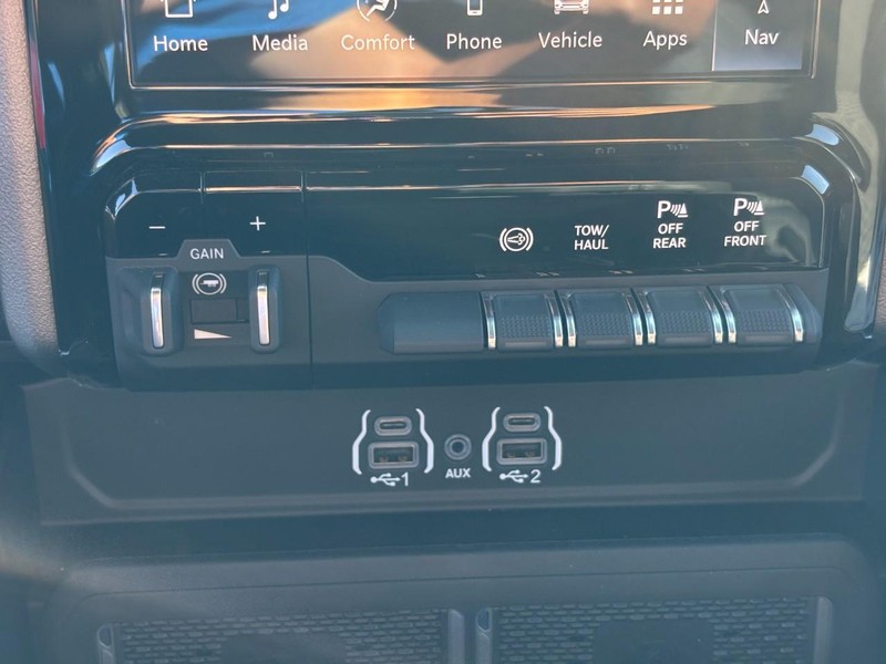 Ram 2500 Vehicle Full-screen Gallery Image 19