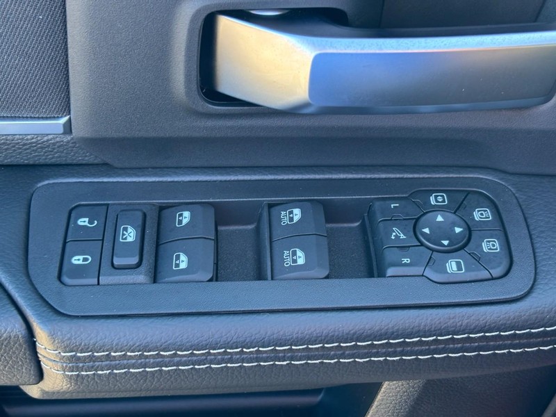 Ram 2500 Vehicle Full-screen Gallery Image 20