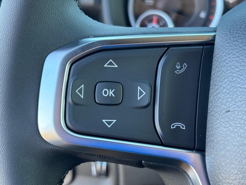 Ram 2500 Vehicle Full-screen Gallery Image 11