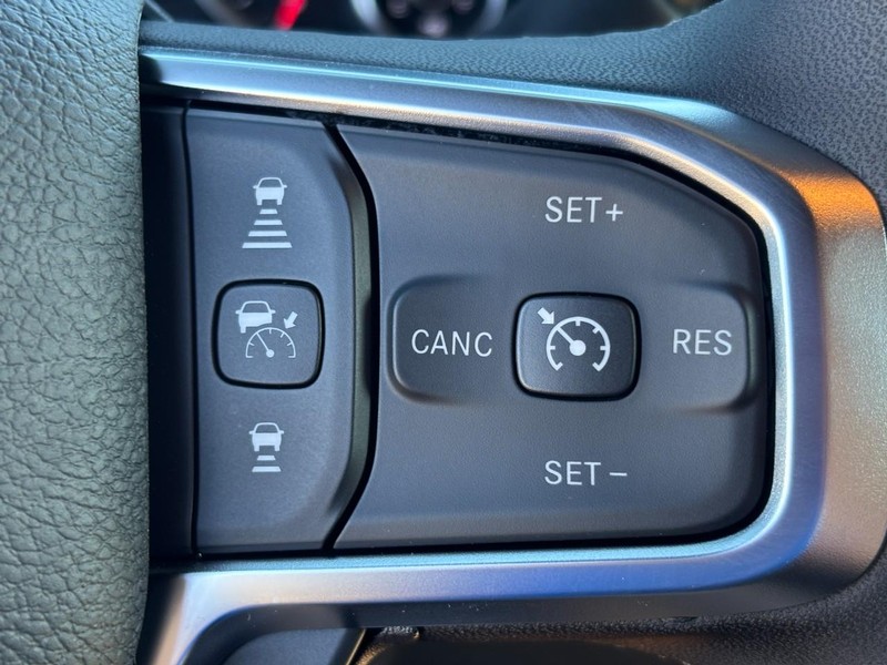 Ram 2500 Vehicle Full-screen Gallery Image 12