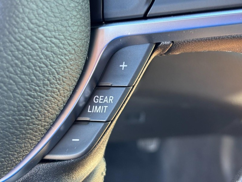 Ram 2500 Vehicle Full-screen Gallery Image 13