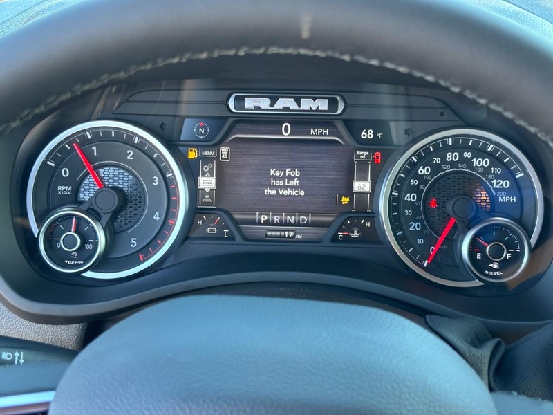 Ram 2500 Vehicle Full-screen Gallery Image 14