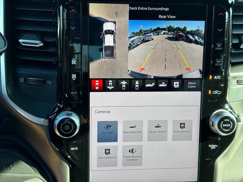 Ram 2500 Vehicle Full-screen Gallery Image 16