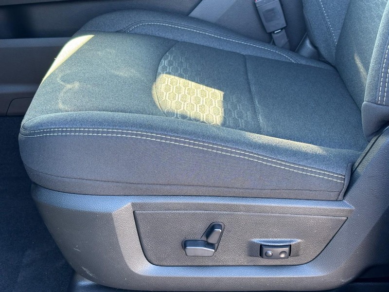 Ram 2500 Vehicle Full-screen Gallery Image 19