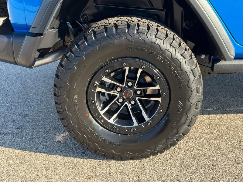 Jeep Wrangler Vehicle Full-screen Gallery Image 04