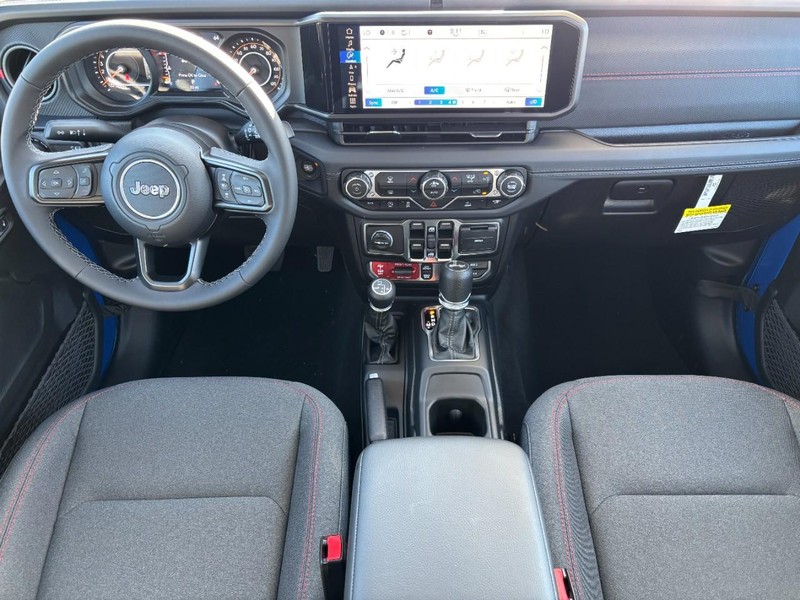 Jeep Wrangler Vehicle Full-screen Gallery Image 06